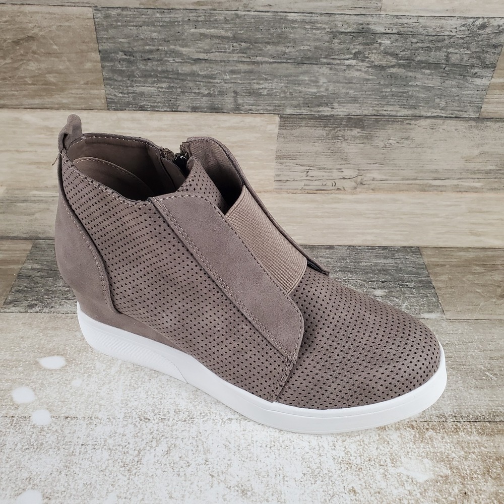Journee Collection Clara Womens Wedge Sneakers Sz 8 WD Taupe Side Zip Round Toe